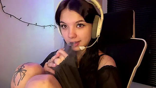 Snapshot of HanaMantanaDell chatting on February 10, 2026, 5:23 pm HanaMantanaDell online show from February 10, 2026, 5:23 pm