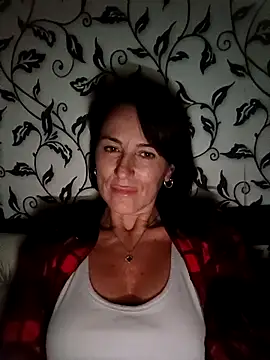 Snapshot of Luna_7777 chatting on October 19, 2025, 7:49 pm Luna 7777 online show from October 19, 2025, 7:49 pm