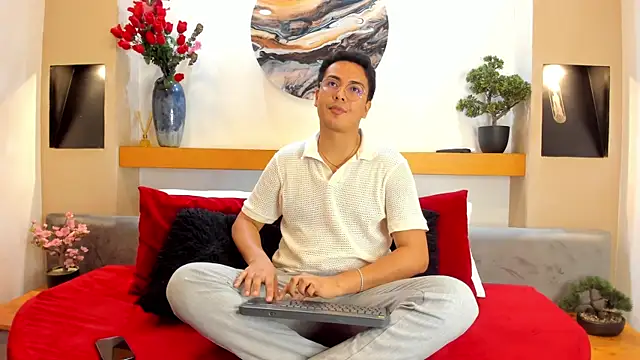 JohnBelRose online show from November 5, 2025, 7:50 pm