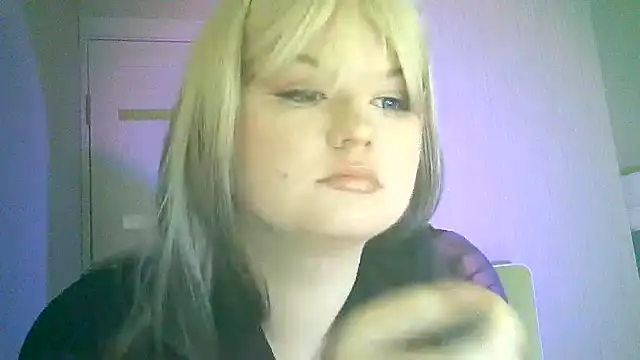 Snapshot of Roman_Moore chatting on October 22, 2025, 11:25 pm Roman Moore online show from October 22, 2025, 11:25 pm