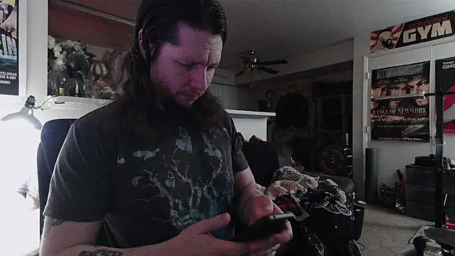 biggerisbetter12 online show from March 18, 2026, 7:44 am