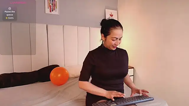 Snapshot of Alanawestt chatting on November 5, 2025, 8:01 pm Alanawestt online show from November 5, 2025, 8:01 pm