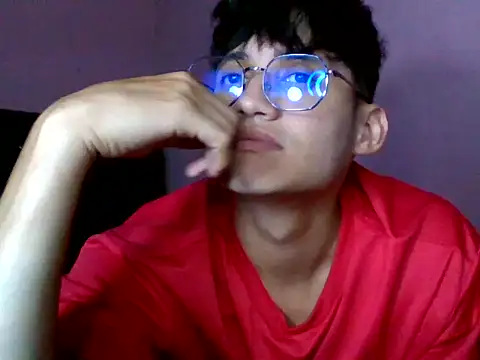 Snapshot of AxelKamel chatting on October 17, 2025, 11:39 pm AxelKamel online show from October 17, 2025, 11:39 pm