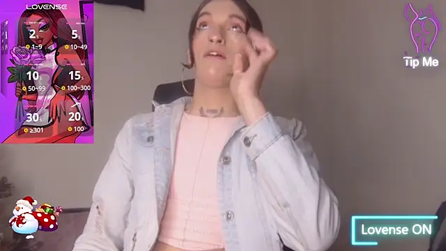 Snapshot of Scarlett_crastrawberry chatting on December 17, 2025, 8:47 pm Scarlett crastrawberry online show from December 17, 2025, 8:47 pm