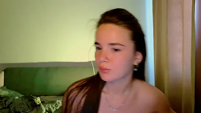 Snapshot of May_Bloom chatting on May 8, 2026, 6:28 am May Bloom online show from May 8, 2026, 6:28 am
