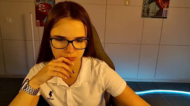 Snapshot of May_Bloom chatting on October 20, 2025, 9:10 am May Bloom online show from October 20, 2025, 9:10 am