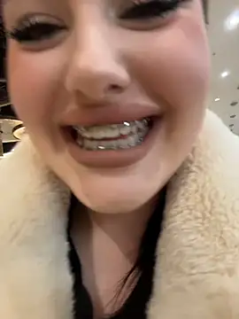 Snapshot of KiraSunshine chatting on December 16, 2025, 4:17 am KiraSunshine online show from December 16, 2025, 4:17 am