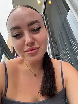 Snapshot of KiraSunshine chatting on March 20, 2026, 4:13 am KiraSunshine online show from March 20, 2026, 4:13 am