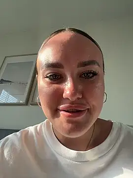 Snapshot of KiraSunshine chatting on March 16, 2026, 1:02 am KiraSunshine online show from March 16, 2026, 1:02 am