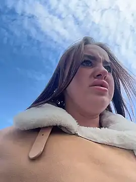 Snapshot of KiraSunshine chatting on April 8, 2026, 5:53 am KiraSunshine online show from April 8, 2026, 5:53 am