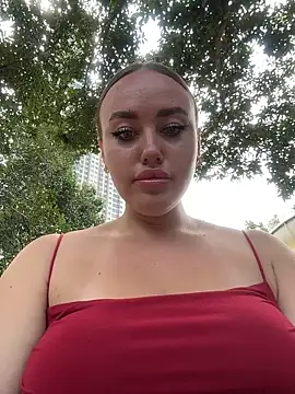 Snapshot of KiraSunshine chatting on March 8, 2026, 3:43 am KiraSunshine online show from March 8, 2026, 3:43 am