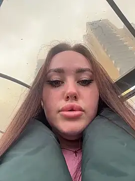 Snapshot of KiraSunshine chatting on April 13, 2026, 5:22 am KiraSunshine online show from April 13, 2026, 5:22 am