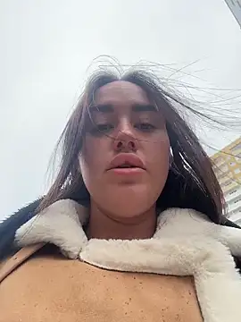 Snapshot of KiraSunshine chatting on April 3, 2026, 4:41 am KiraSunshine online show from April 3, 2026, 4:41 am