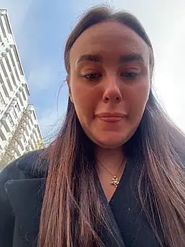 Snapshot of KiraSunshine chatting on April 5, 2026, 6:09 am KiraSunshine online show from April 5, 2026, 6:09 am