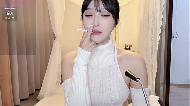 Snapshot of Xiaowen-wen chatting on December 15, 2025, 1:28 pm Xiaowen-wen online show from December 15, 2025, 1:28 pm