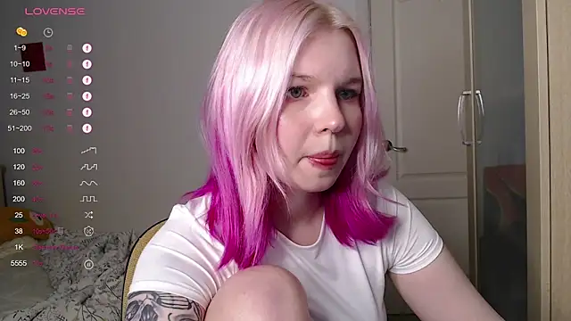 AnnySweetKiss online show from October 17, 2025, 2:52 pm