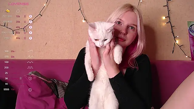 AnnySweetKiss online show from October 28, 2025, 8:19 pm