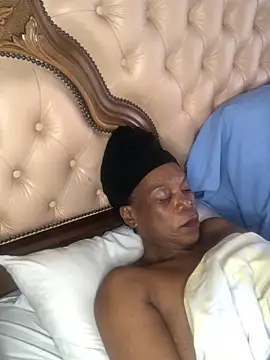 Hotcougar online show from November 22, 2025, 6:23 am