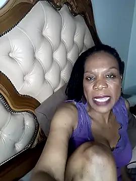 Hotcougar online show from November 5, 2025, 7:17 pm