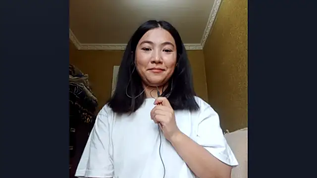 Snapshot of LinneaHyles chatting on October 27, 2025, 5:52 am LinneaHyles online show from October 27, 2025, 5:52 am