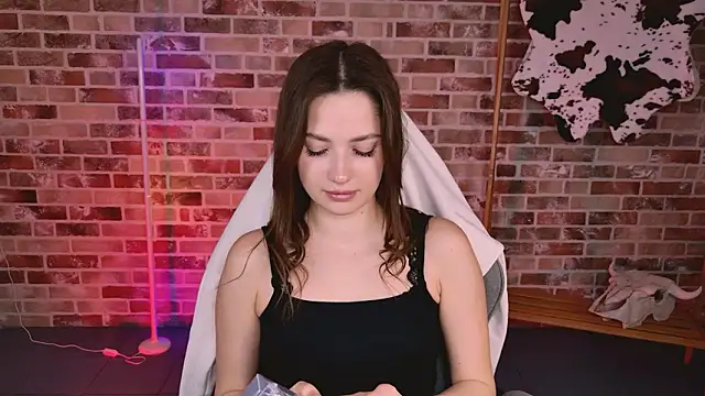 KiraVair online show from March 4, 2026, 12:13 pm