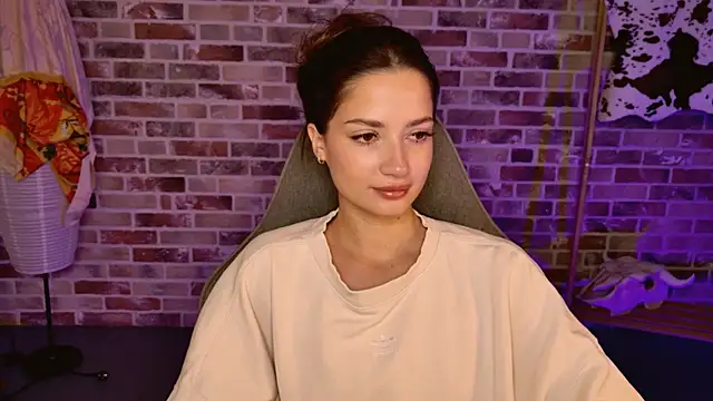 Snapshot of KiraVair chatting on November 25, 2025, 5:19 am KiraVair online show from November 25, 2025, 5:19 am