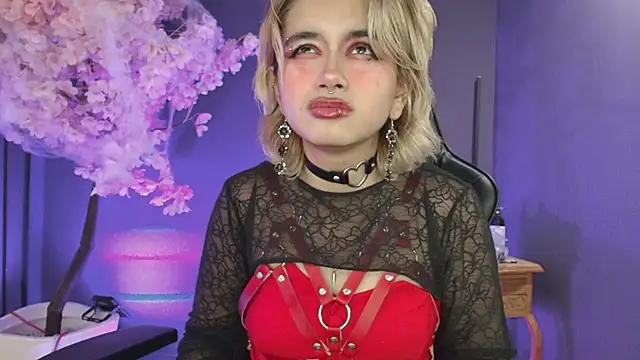 Snapshot of Navier__ chatting on October 28, 2025, 8:19 pm Navier online show from October 28, 2025, 8:19 pm