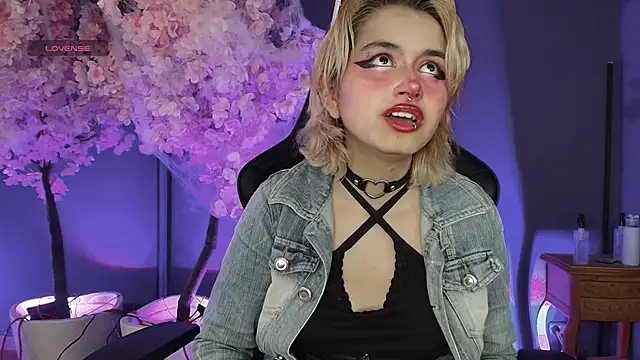 Snapshot of Navier__ chatting on October 24, 2025, 9:03 pm Navier online show from October 24, 2025, 9:03 pm