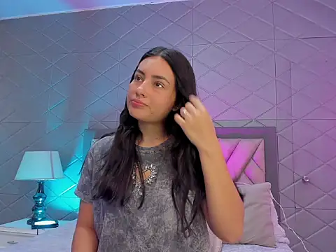 ViolettRouse online show from November 20, 2025, 5:02 pm