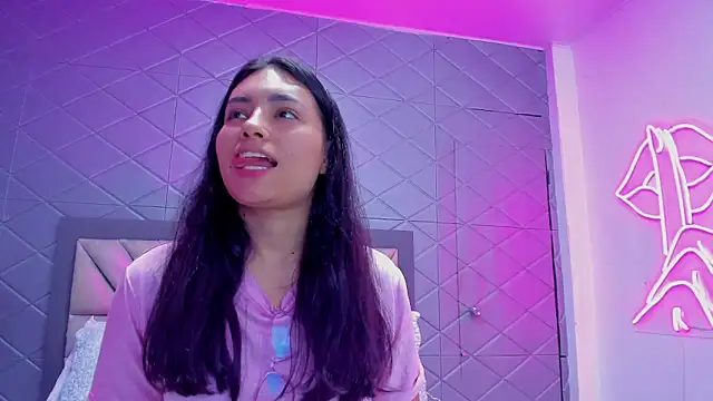 ViolettRouse online show from December 16, 2025, 4:33 pm