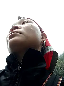 Snapshot of siro-zz chatting on November 3, 2025, 8:18 am siro-zz online show from November 3, 2025, 8:18 am