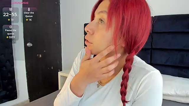 melanie roux   online show from November 21, 2025, 12:26 pm