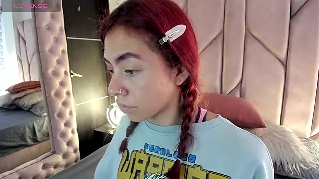 melanie roux   online show from November 17, 2025, 12:42 pm