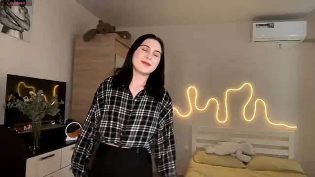 MyraLitterers online show from April 25, 2026, 4:04 pm