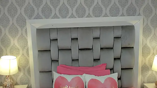 lucia lorenz online show from December 16, 2025, 11:25 am