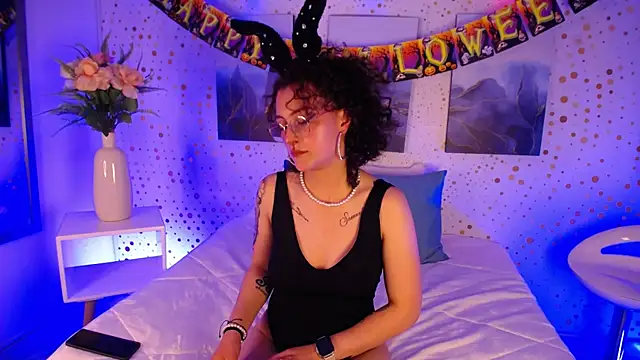 Snapshot of MilaMonroe chatting on October 25, 2025, 2:50 pm MilaMonroe online show from October 25, 2025, 2:50 pm