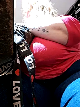 Snapshot of JennyInVegas chatting on November 5, 2025, 2:53 pm JennyInVegas online show from November 5, 2025, 2:53 pm