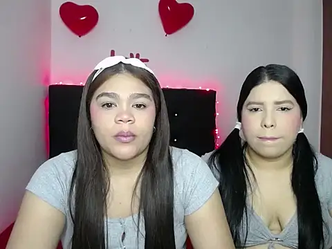 Snapshot of 2moons_full_of_love chatting on February 17, 2026, 5:27 am 2moons full of love online show from February 17, 2026, 5:27 am