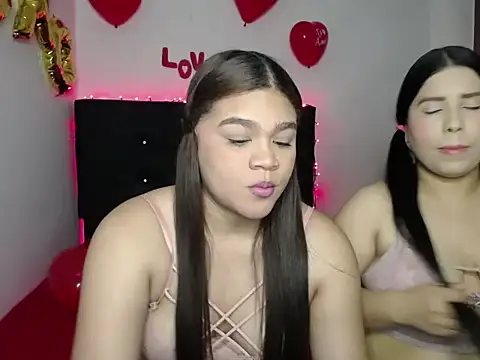 Snapshot of 2moons_full_of_love chatting on February 15, 2026, 5:19 am 2moons full of love online show from February 15, 2026, 5:19 am