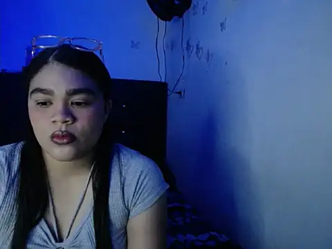 Snapshot of 2moons_full_of_love chatting on November 21, 2025, 12:09 am 2moons full of love online show from November 21, 2025, 12:09 am