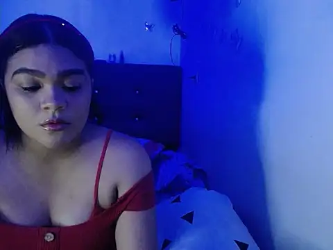 Snapshot of 2moons_full_of_love chatting on November 1, 2025, 11:20 pm 2moons full of love online show from November 1, 2025, 11:20 pm