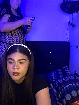 Snapshot of 2moons_full_of_love chatting on November 6, 2025, 11:09 pm 2moons full of love online show from November 6, 2025, 11:09 pm