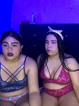 Snapshot of 2moons_full_of_love chatting on November 9, 2025, 11:09 pm 2moons full of love online show from November 9, 2025, 11:09 pm