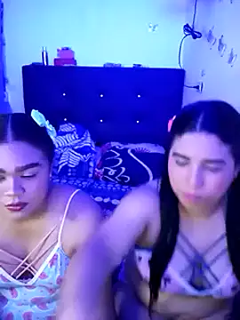 Snapshot of 2moons_full_of_love chatting on November 5, 2025, 10:46 pm 2moons full of love online show from November 5, 2025, 10:46 pm