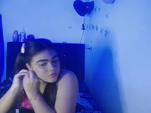 Snapshot of 2moons_full_of_love chatting on November 2, 2025, 11:10 pm 2moons full of love online show from November 2, 2025, 11:10 pm