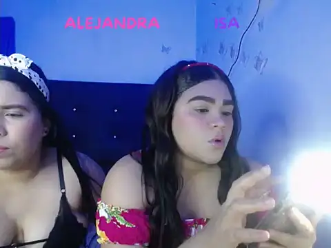 Snapshot of 2moons_full_of_love chatting on November 16, 2025, 11:19 pm 2moons full of love online show from November 16, 2025, 11:19 pm