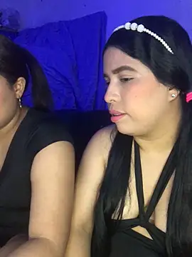 Snapshot of 2moons_full_of_love chatting on November 15, 2025, 11:09 pm 2moons full of love online show from November 15, 2025, 11:09 pm