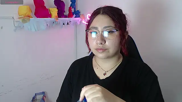 Snapshot of littlee_red chatting on November 17, 2025, 8:13 pm littlee red online show from November 17, 2025, 8:13 pm