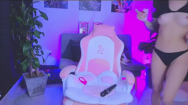 SophiaBerryy online show from April 4, 2026, 4:08 am