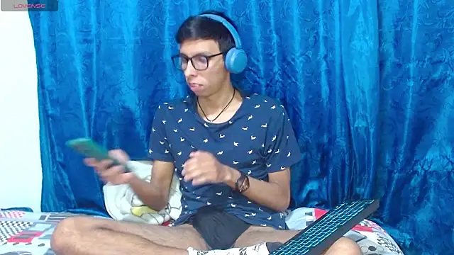 DavTwink3100 online show from April 6, 2026, 1:34 am